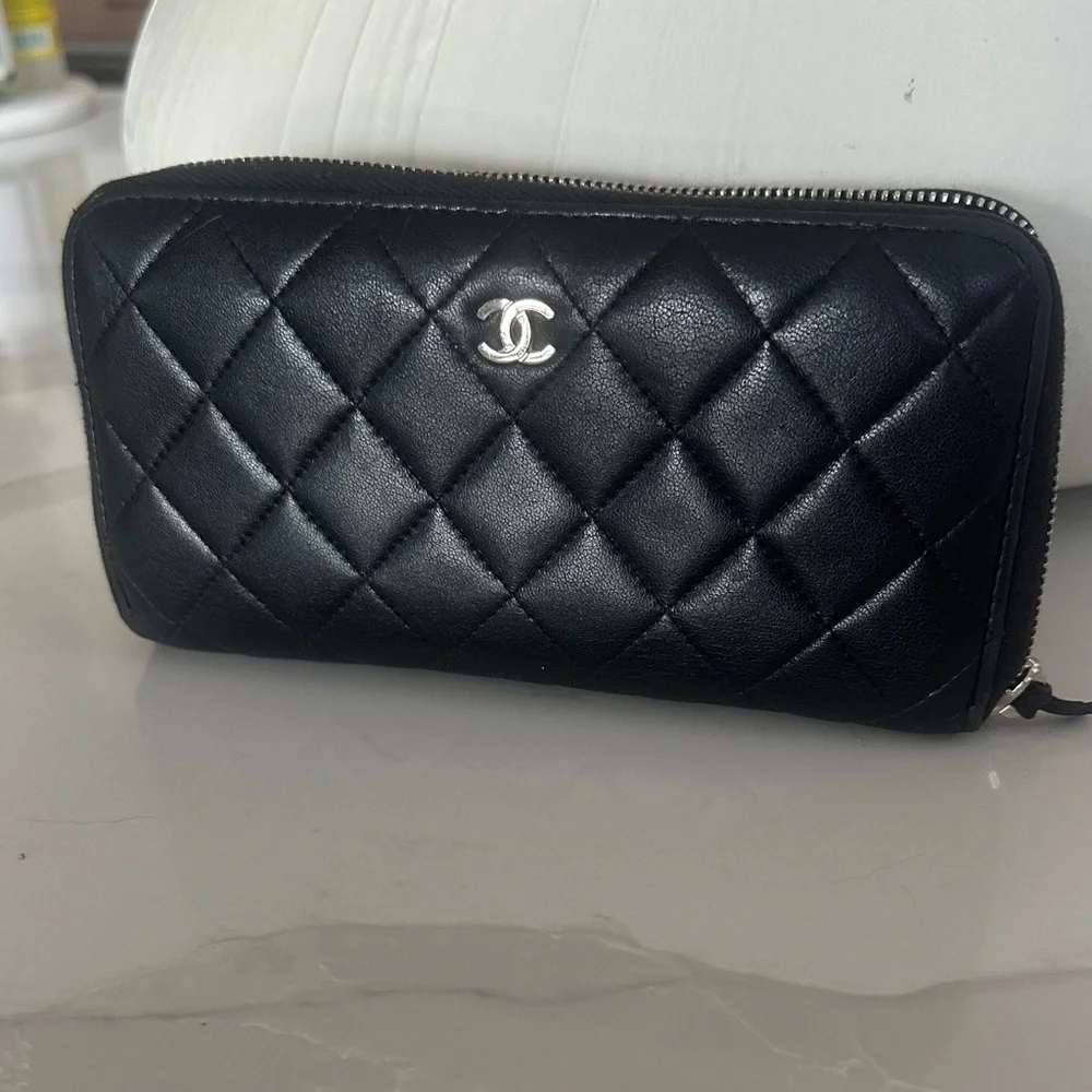 CHANEL Black Quilted Leather Wallet